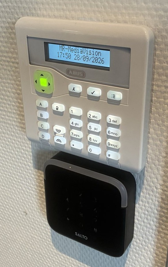 ABUS Secoris Bedienteil mit SALTO-Zutrittsleser im Büro der MR-MediaVision